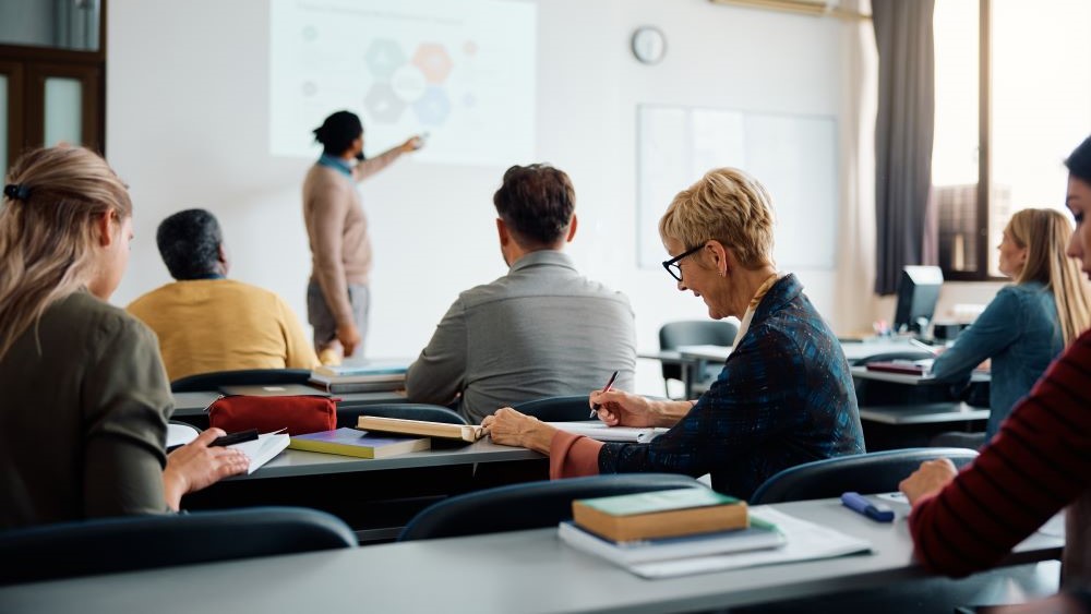 Billede til nyheden Få op til 30.000 kroner til kurser – søg fondspuljen fra 23. september